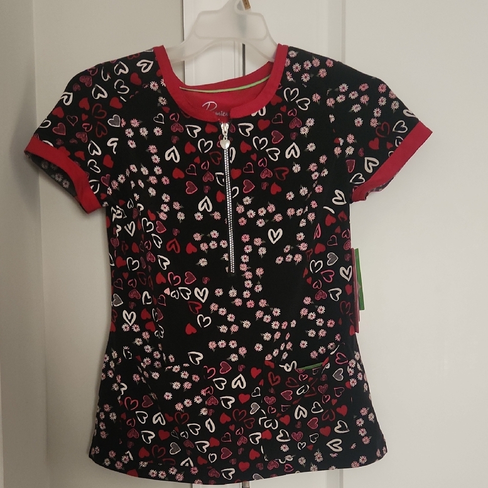 Healing Hands Black Top with Red and White Heart Scrub Top NWT